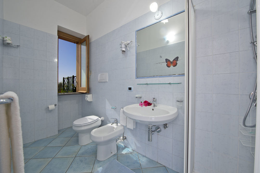Agriturismo Mare E Monti Hotel Аджерола Екстериор снимка